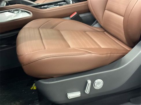 New 2026 Lincoln Nautilus Reserve w/ Jet Appearance Package image 17