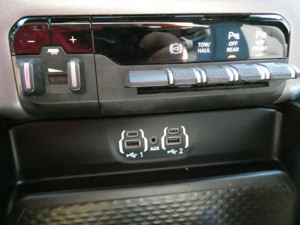 Used 2024 RAM 2500 Big Horn w/ Off Road Package AWD/4WD image 27