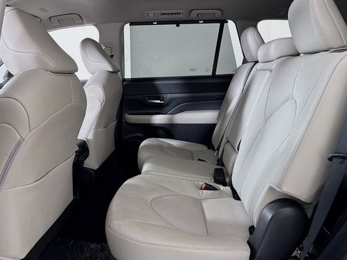Used 2024 Toyota Grand Highlander FWD image 8