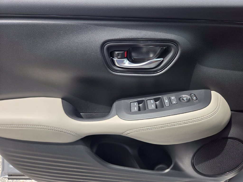 Certified 2025 Honda HR-V LX image 29