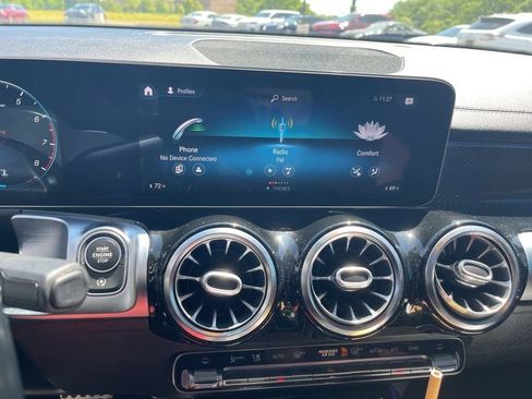Used 2021 Mercedes-Benz GLB 250 4MATIC image 22
