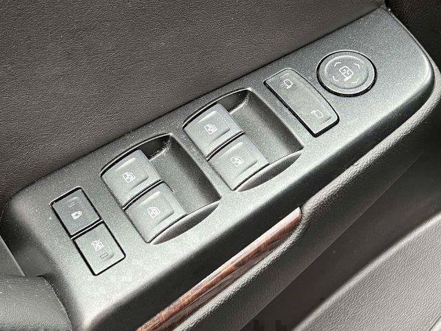 Used 2020 GMC Yukon XL SLE w/ SLE Value Package AWD/4WD image 18