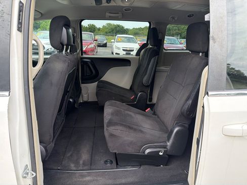 Used 2011 Dodge Grand Caravan Crew w/ Entertainment Group 1 FWD image 12