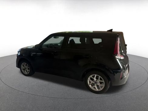 Used 2025 Kia Soul LX w/ LX Technology Package FWD image 10