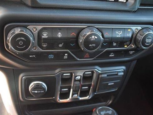 Used 2023 Jeep Wrangler Unlimited Sahara w/ Cold Weather Group AWD/4WD image 32