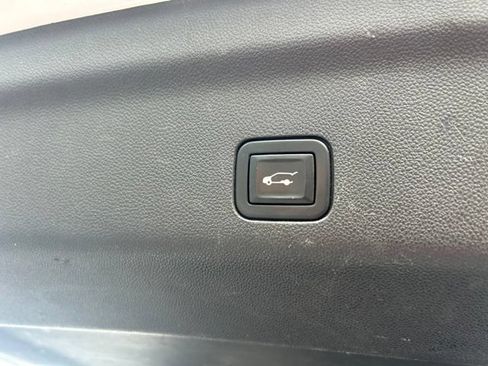 Used 2021 Chevrolet Suburban Premier w/ Premium Package RWD image 23