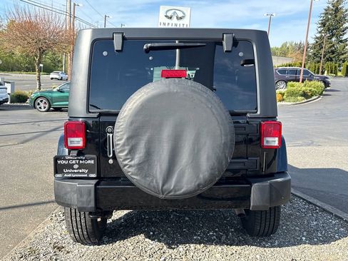 Used 2018 Jeep Wrangler Unlimited Sahara w/ Connectivity Group AWD/4WD image 6