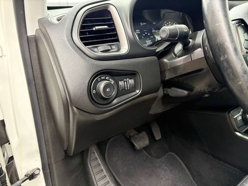 Used 2019 Jeep Renegade Limited AWD/4WD image 30