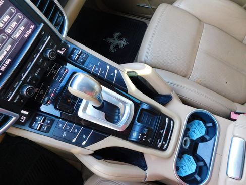 Used 2014 Porsche Cayenne image 32