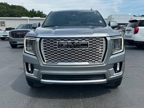 Used 2024 GMC Yukon XL Denali w/ Advanced Technology Package AWD/4WD image 3