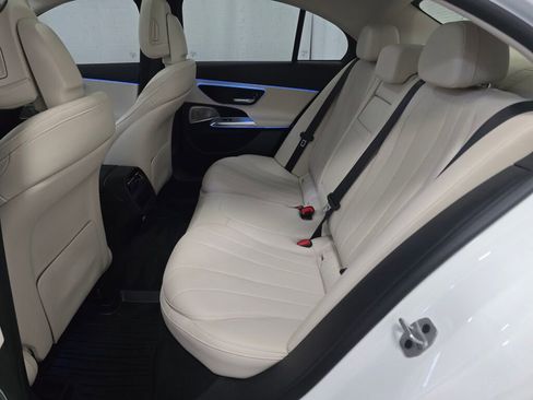 Used 2024 Mercedes-Benz E 350 4MATIC Sedan image 18