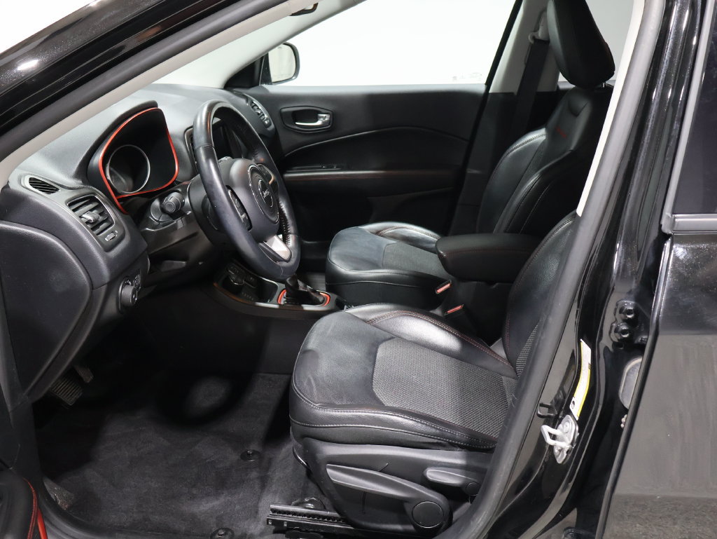 Used 2018 Jeep Compass Trailhawk w/ Cold Weather Group AWD/4WD image 10