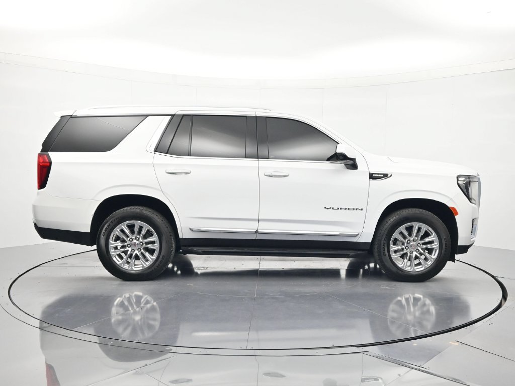 Used 2024 GMC Yukon SLT w/ SLT Luxury Package AWD/4WD image 4