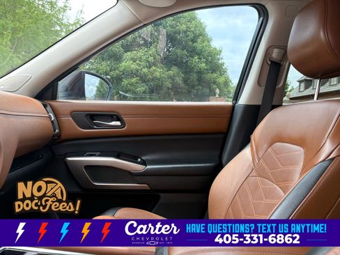 Used 2023 Nissan Pathfinder Platinum w/ Black Appearance Package FWD image 28