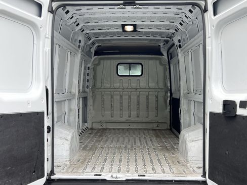 Used 2025 RAM ProMaster 2500 w/ Convenience Group FWD image 33