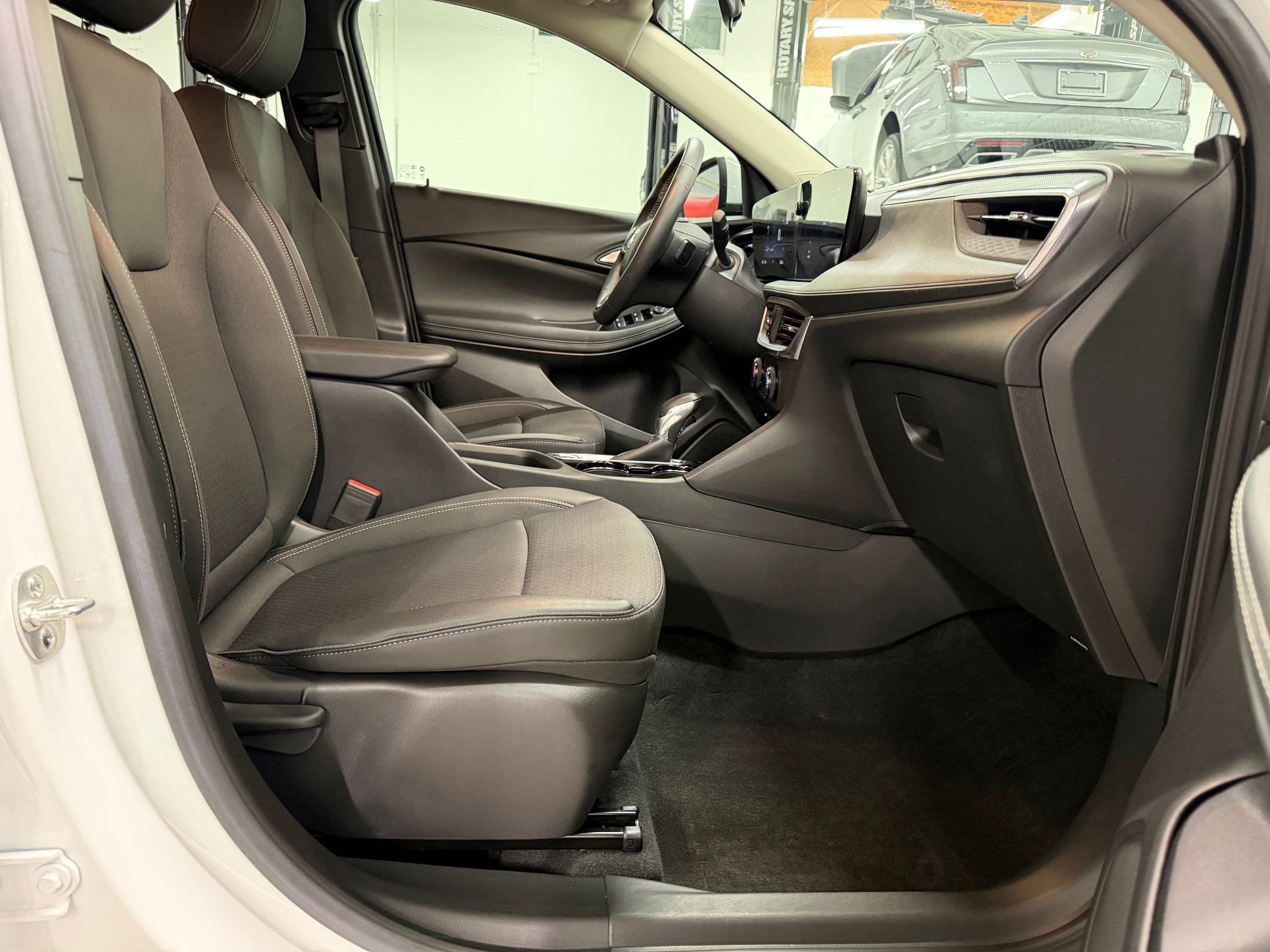 Used 2024 Buick Encore GX Preferred w/ Advanced Technology Package FWD image 25