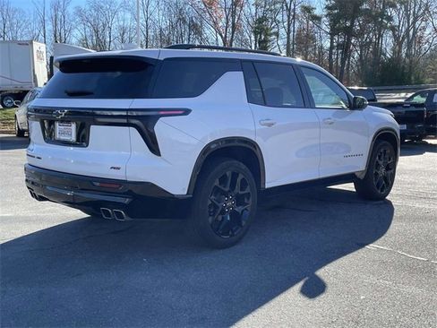 Used 2024 Chevrolet Traverse RS image 5