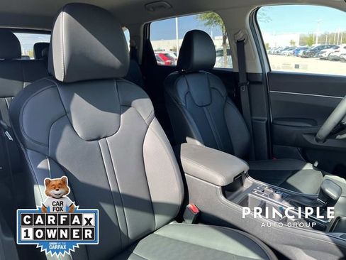 Used 2025 Kia Sorento S image 34