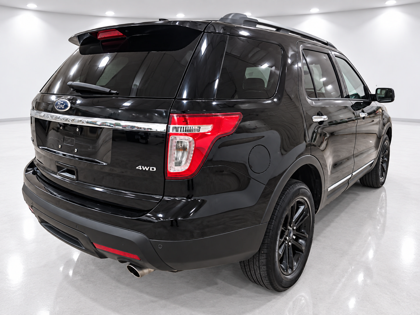 Used 2015 Ford Explorer XLT w/ Equipment Group 201A AWD/4WD image 5