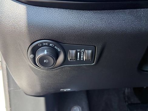 Used 2025 Jeep Compass Latitude w/ Convenience Group AWD/4WD image 15