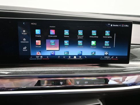 Used 2023 BMW i7 xDrive60 image 18