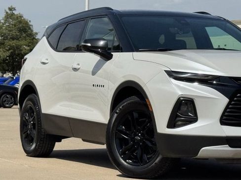 Used 2022 Chevrolet Blazer LT w/ Sound & Technology Package FWD image 3