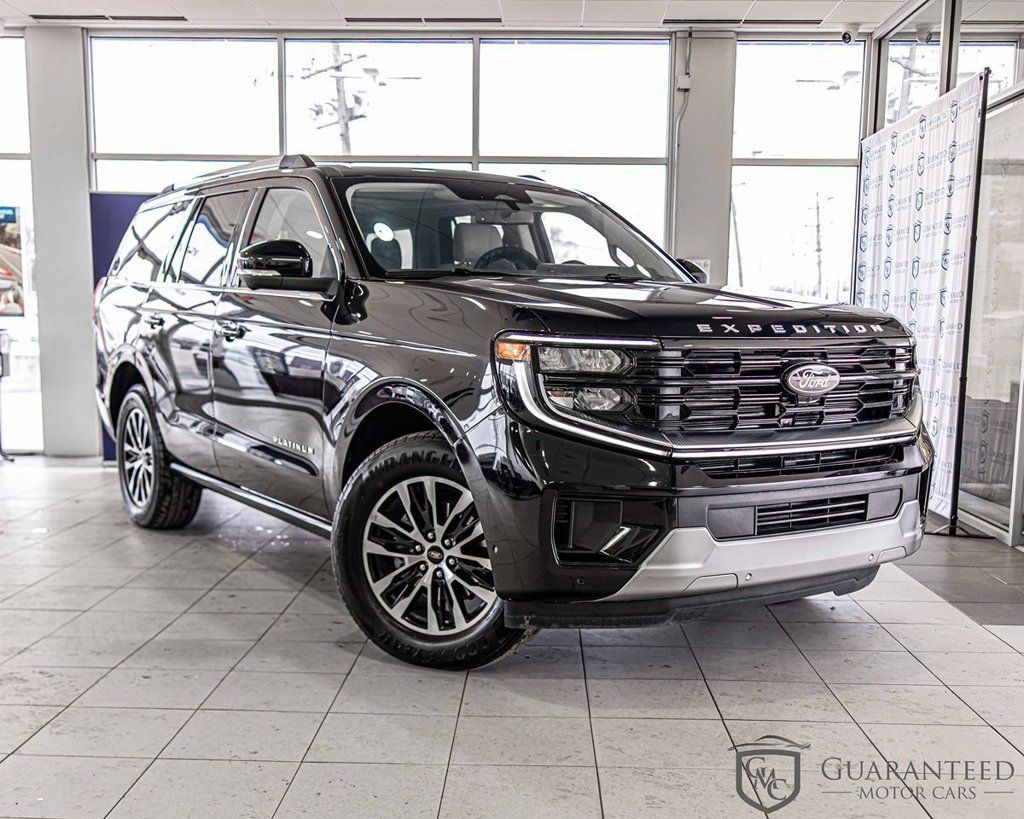 Used 2025 Ford Expedition Platinum AWD/4WD image 3