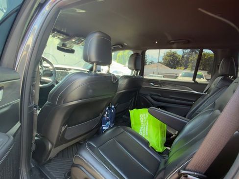 Used 2024 Jeep Grand Cherokee L Limited AWD/4WD image 7