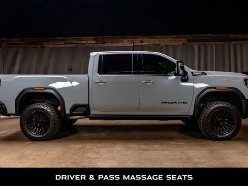 Used 2025 GMC Sierra 2500 AT4X image 10