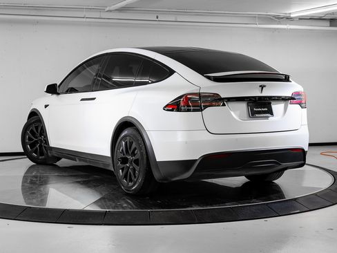 Used 2022 Tesla Model X image 3