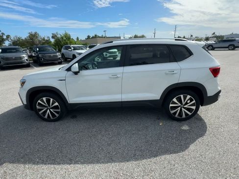 Used 2024 Volkswagen Taos SE FWD image 5