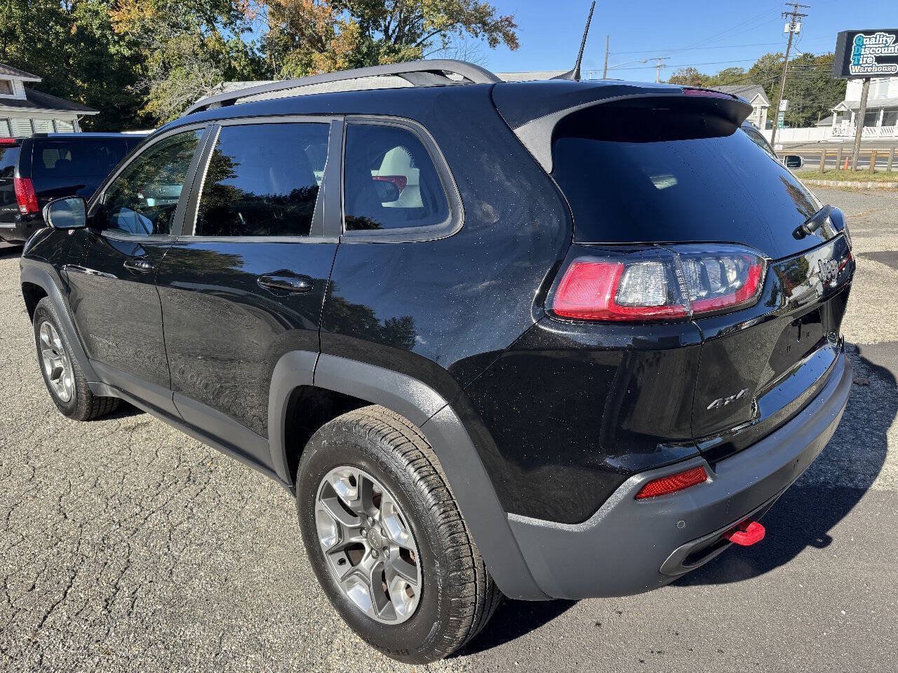 Used 2019 Jeep Cherokee Trailhawk w/ Comfort/Convenience Group AWD/4WD image 11