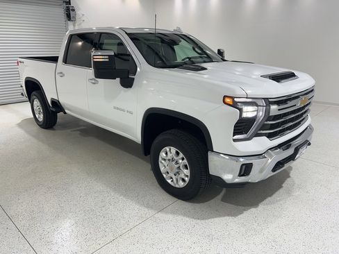 Used 2024 Chevrolet Silverado 2500 LTZ image 7