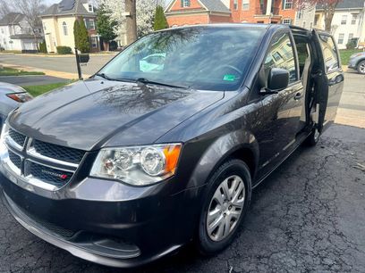 Used 2019 Dodge Grand Caravan SE w/ UConnect Hands-Free Group