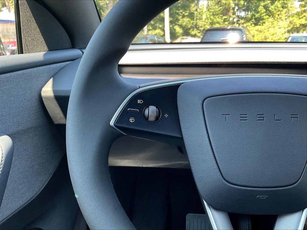 Used 2026 Tesla Model Y 2WD image 10