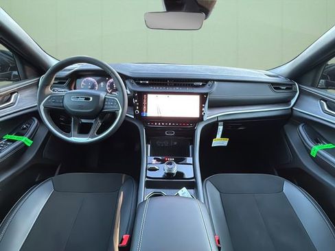 New 2026 Jeep Grand Cherokee Altitude image 25