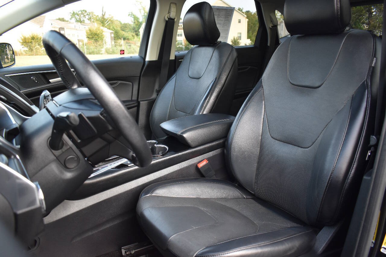 Used 2018 Ford Edge Titanium w/ Equipment Group 301A AWD/4WD image 12