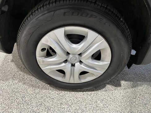 Used 2015 Toyota RAV4 LE w/ Four Season Floor Mat Package AWD/4WD image 20