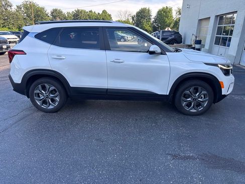 Used 2024 Kia Seltos S AWD/4WD image 2
