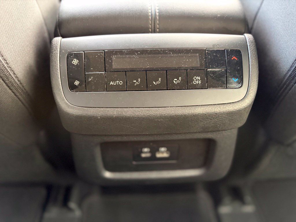Used 2025 Nissan Pathfinder SV AWD/4WD image 15