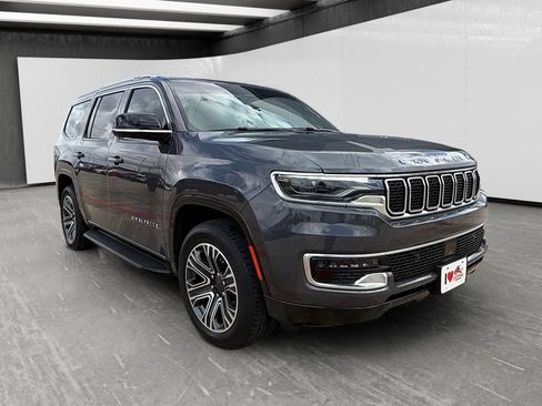 Used 2023 Jeep Wagoneer 4WD w/ Premium Group I image 7