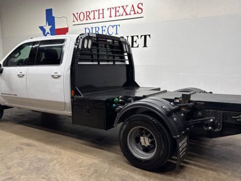 Used 2025 GMC Sierra 3500 SLE w/ SLE Convenience Package AWD/4WD image 9