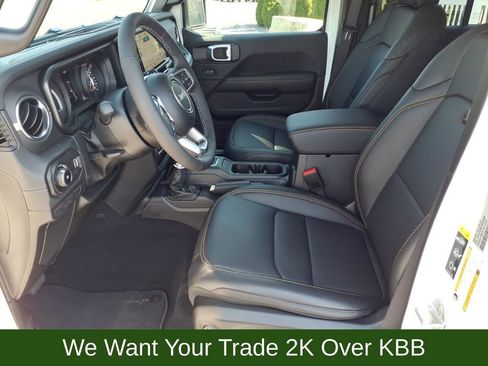 Used 2026 Jeep Wrangler Unlimited Sahara w/ Dual Top Group AWD/4WD image 10