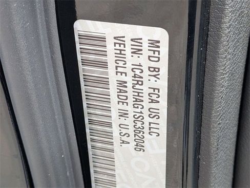 New 2025 Jeep Grand Cherokee Altitude image 33