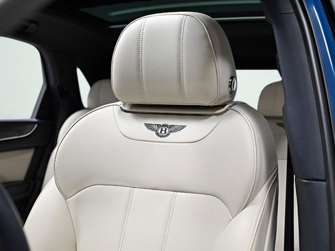 Used 2018 Bentley Bentayga image 15