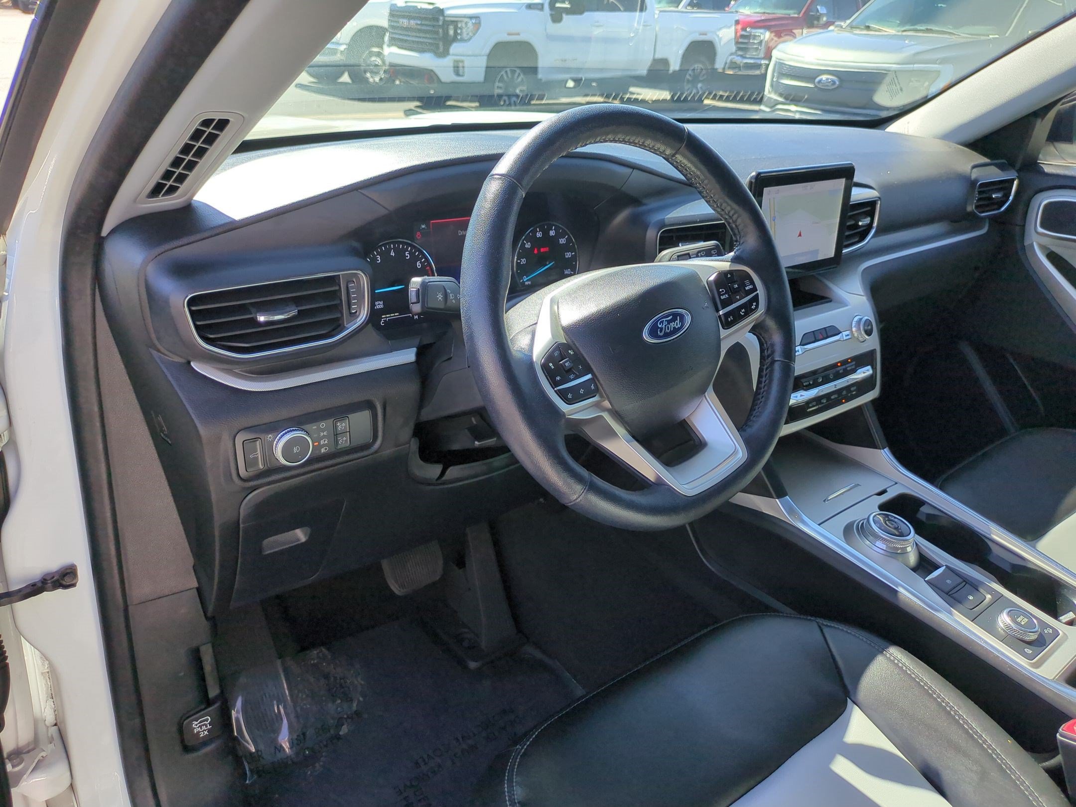 Used 2022 Ford Explorer XLT w/ Equipment Group 202A AWD/4WD image 14
