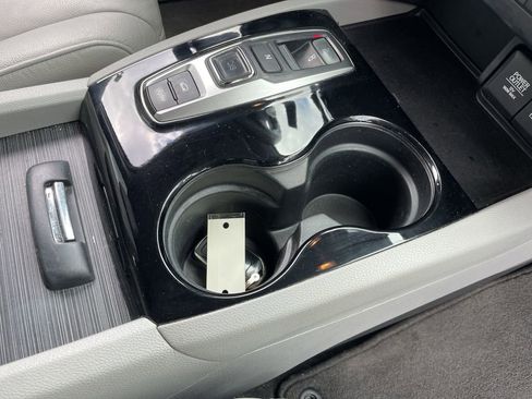 Used 2016 Honda Pilot Touring image 32