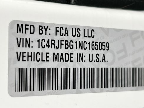 Used 2022 Jeep Grand Cherokee Limited image 28