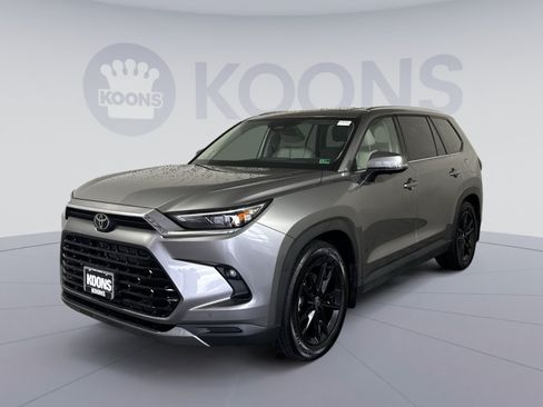 Used 2025 Toyota Grand Highlander AWD image 1