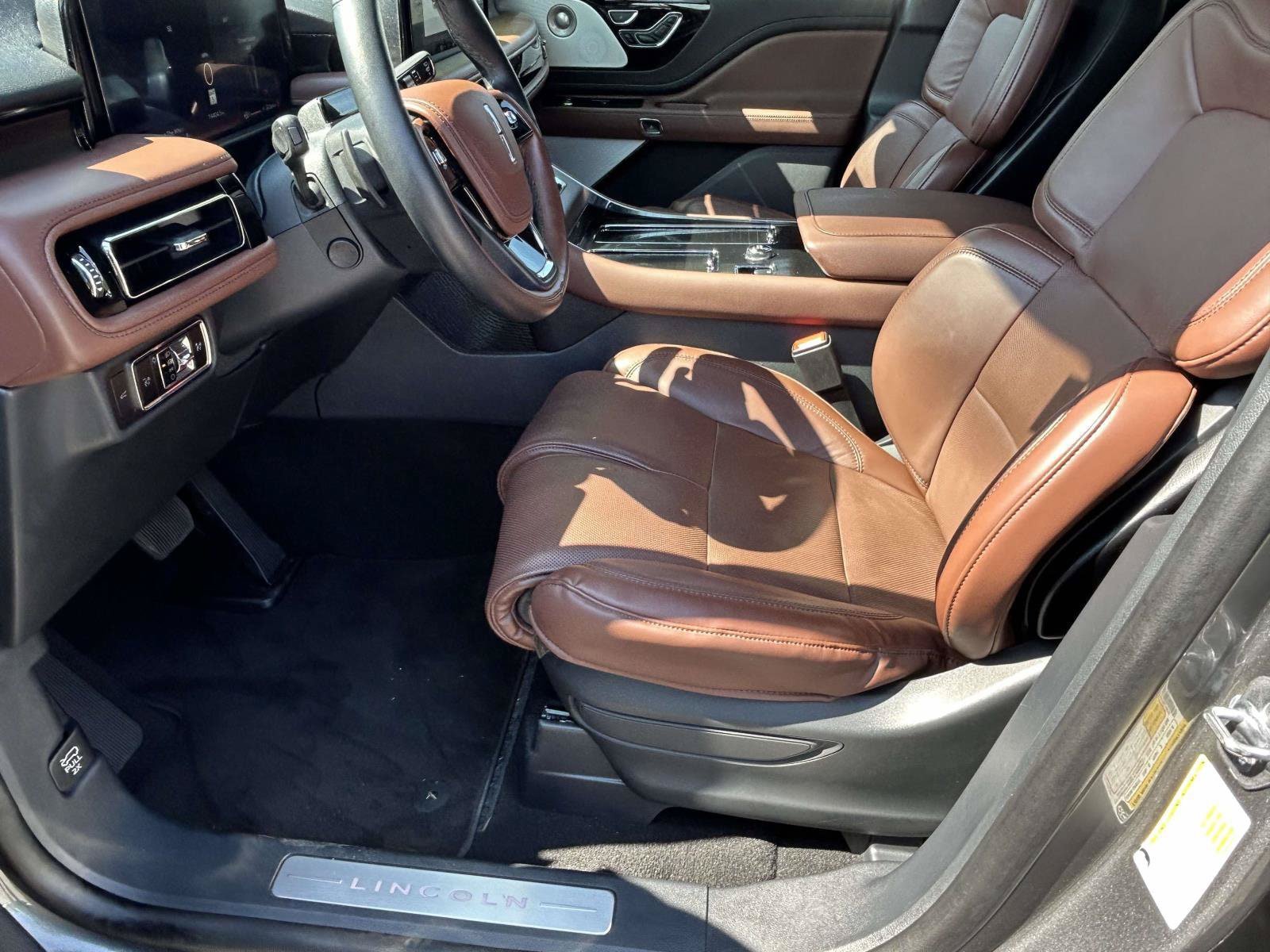 Certified 2025 Lincoln Aviator Reserve w/ Equipment Group 201A AWD/4WD image 22